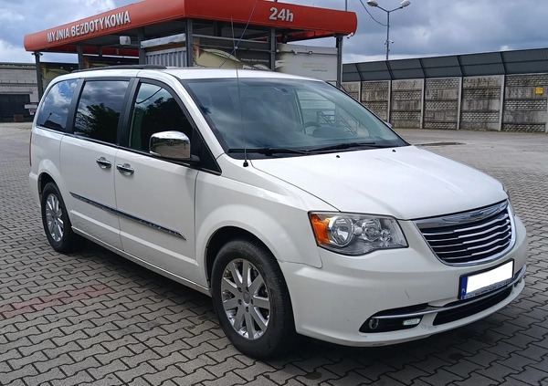 Chrysler Town &amp; Country cena 44900 przebieg: 206000, rok produkcji 2012 z Bardo małe 172